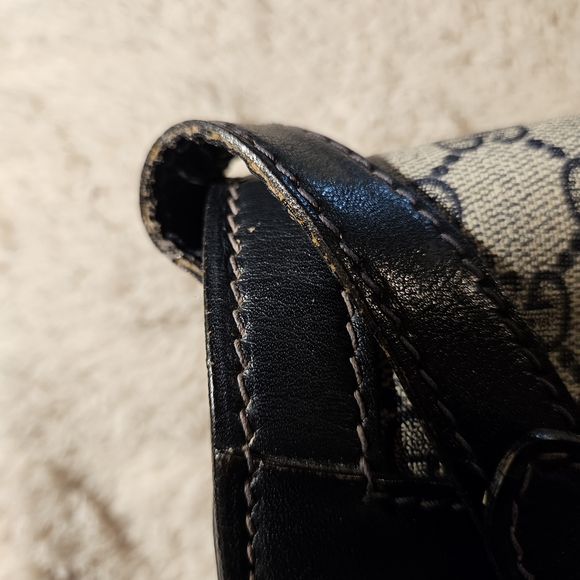 Gucci Monogram Shoulder Bag - Picture 10 of 12